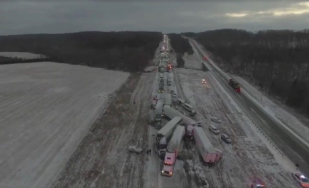 Петима души загинаха а десетки бяха ранени в катастрофи по