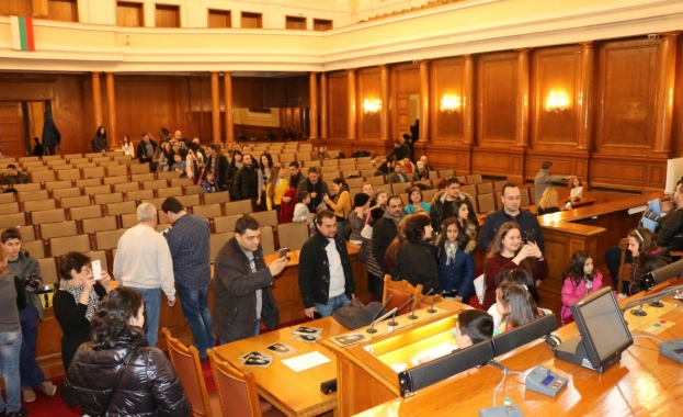 Над 5500 граждани повечето от които млади хора посетиха Народното