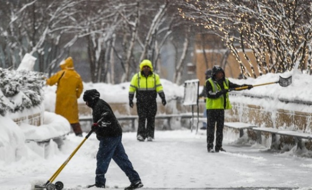 Силни снеговалежи станаха причина за отмяната на над 1500 полета
