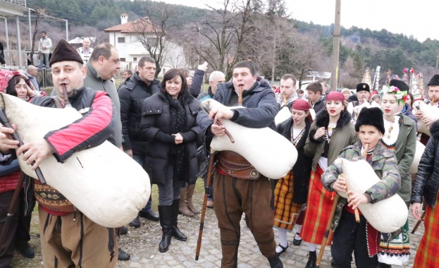 В града на Вазов ви поздравявам с неговите думи Идеалът