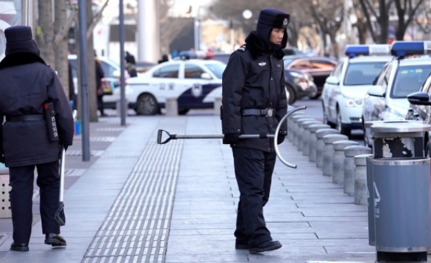 Една жена беше убита и 12 души бяха ранени след