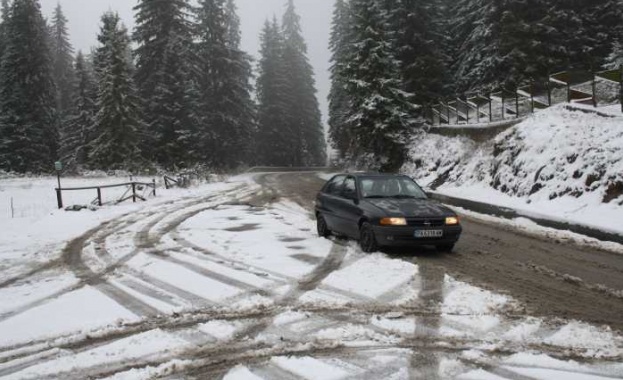 Падането на температурите и последвалите снеговалежи на места в страната