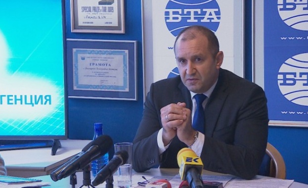 С директно обвинение за задкулисни връзки реагира президентът Румен Радев