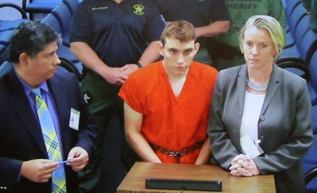 Часове наред продължи разпитът на стрелеца от гимназията във Флорида