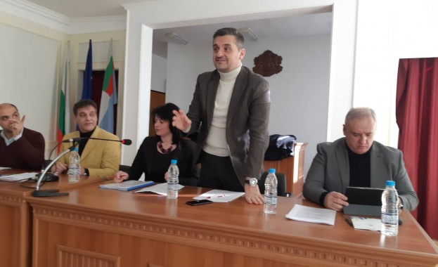 ГЕРБ управляват местната власт на феодален принцип а обвързаностите между