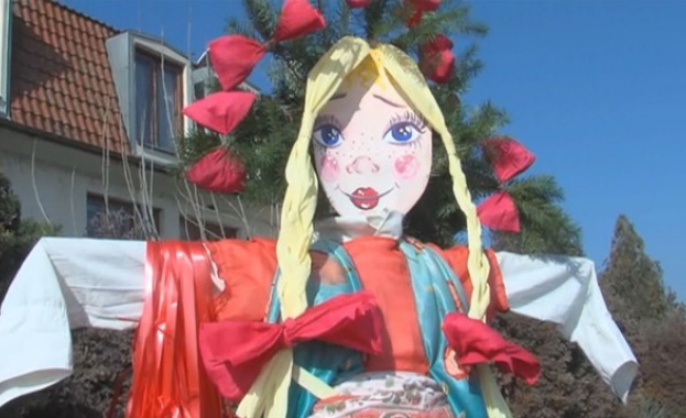 Руската общност в Благоевград днес празнува Масленица аналог на българските