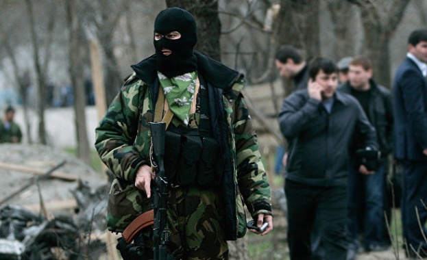 Четирима души бяха убити след като неизвестен извършител откри огън