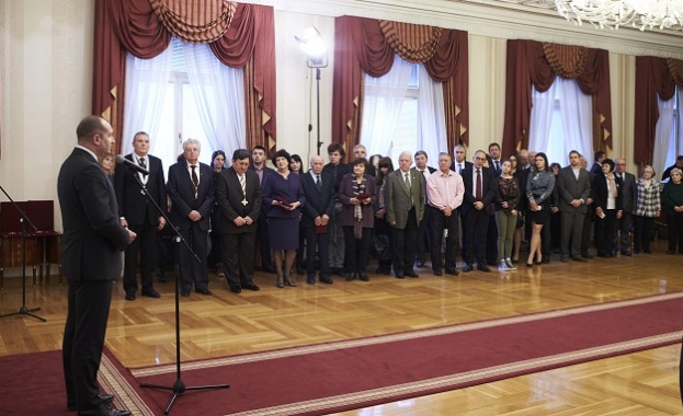 Президентът Румен Радев удостои днес в Гербовата зала на Дондуков