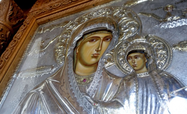 Чудотворната украинска икона на Света Богородица е изложена за поклонение
