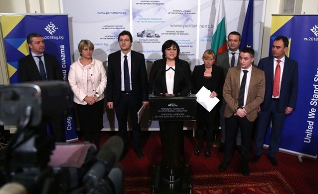 Управляващите искат да заметат следите от лошото строителство на оградата