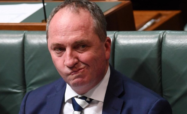 Вицепремиерът на Австралия Барнаби Джойс смята да подаде оставка на