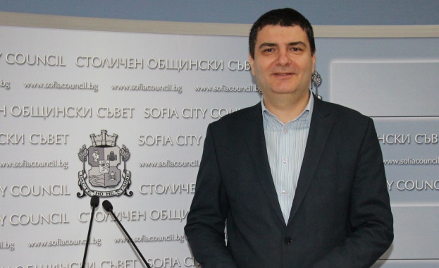 Абсурдно и нелогично е да вдигаш двойна китайска стена от