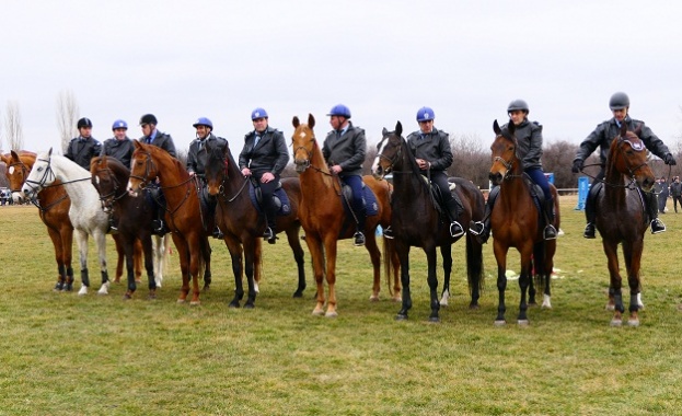 За поредна година конни полицаи от СДВР показаха майсторска езда
