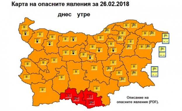 Прогнозираното от синоптиците влошаване на времето вече започна В понеделник