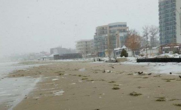 Морето погълна част от северния плаж в Слънчев бряг след