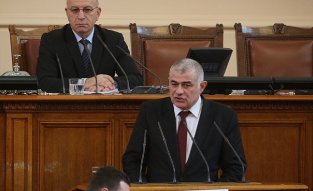 Правите решителни крачки към премахване на защитите на пазара на