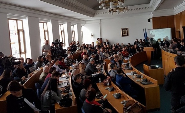 Няма обществен консенсус за намерението на Столична община да тегли