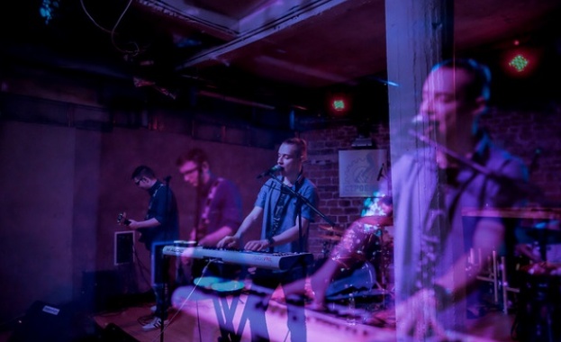 Една година след появата си на българската музикална сцена момчетата