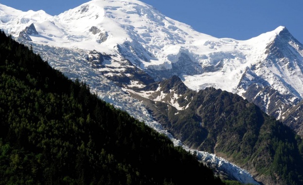 Четирима туристи загинаха в резултат на лавина във френските Алпи,