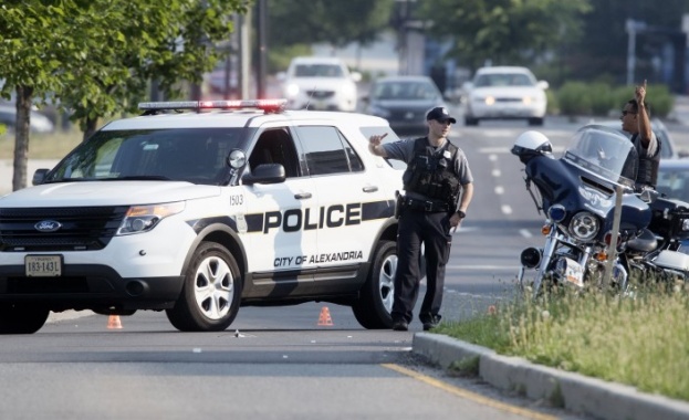 Най малко двама души бяха убити при стрелба в университет в