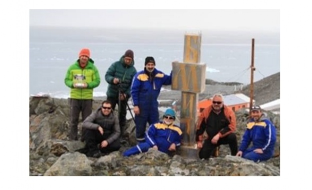 По случай националния празник 3 март българските полярници монтираха паметника