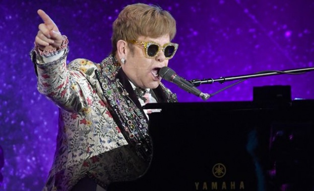 Елтън Джон напусна сцената по време на концерт в Лас