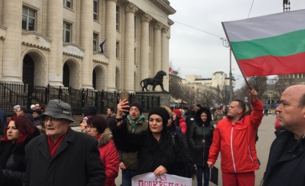 Столичани също се събраха на протест в защита на д р