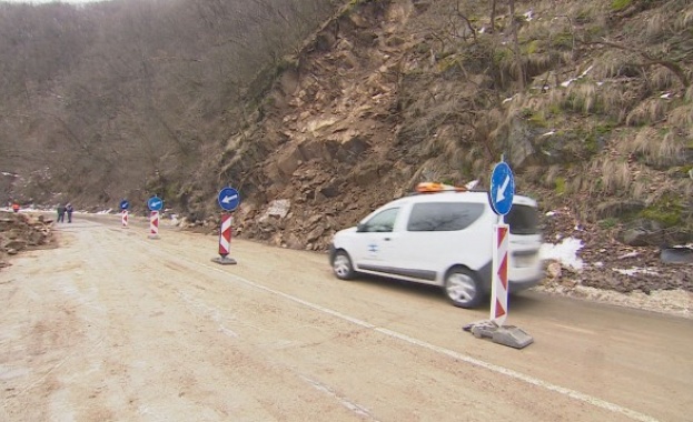 Пътят София Самоков беше отворен в ранния следобед след като