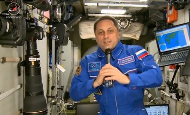 Руският космонавт Антон Шкаплеров поздрави жените за 8 и март от