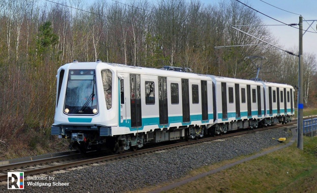 Това е първият от новите влакове за третата линия на