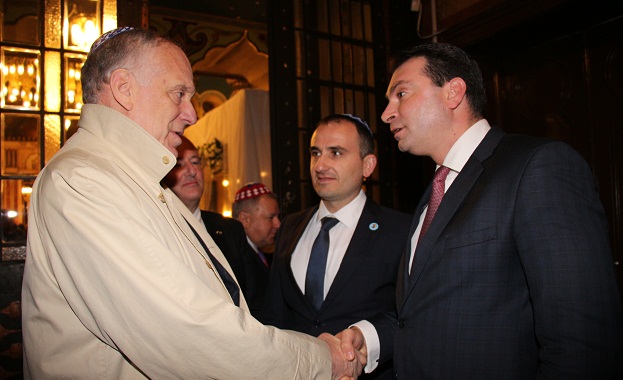 Наш дълг е да разказваме с гордост на новите поколения