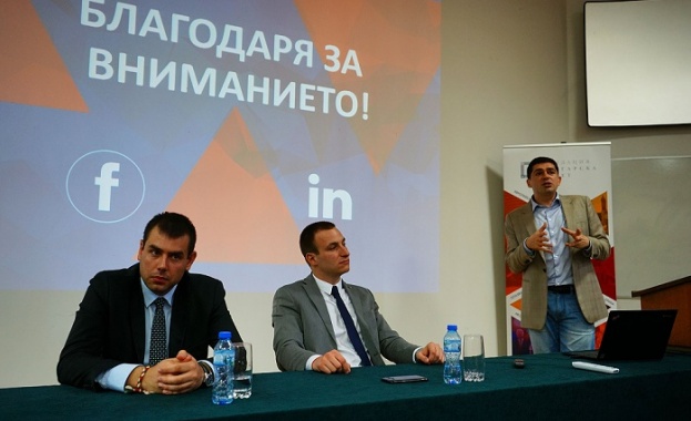 Пред препълнена зала със студенти на Великотърновския университет Св св