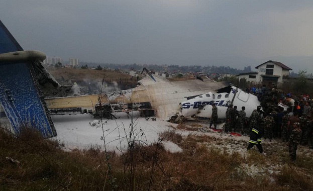 Пътнически самолет се разби при кацане на международното летище на