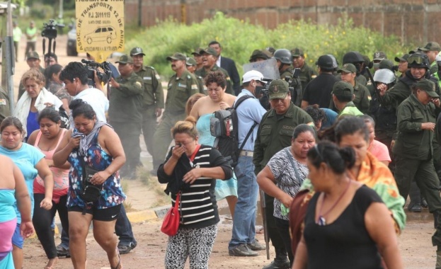 Най малко шестима души загинаха а 20 бяха ранени при сблъсъци