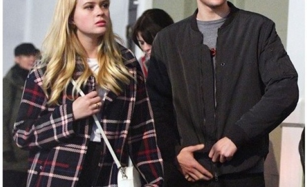 18 годишната дъщеря на Рийз Уидъспуун и Райън Филип бе