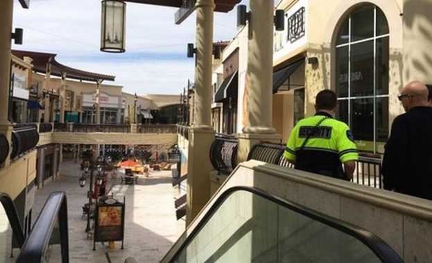 Мъж застреля съпругата си след спорт в търговски център в