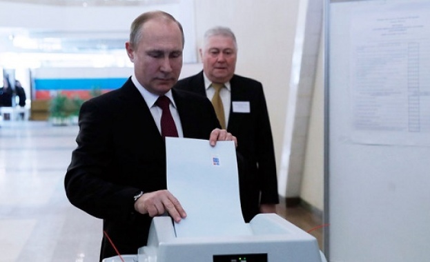 Кандидатът за президент и действащ държавен глава Владимир Путин даде