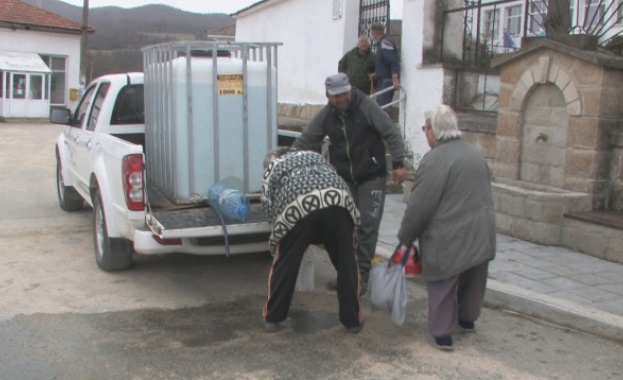 В село Казанка постоянно живеят около сто души От вчера