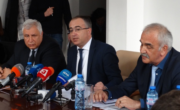 Няма да допуснем през медиите да се печелят процедури в