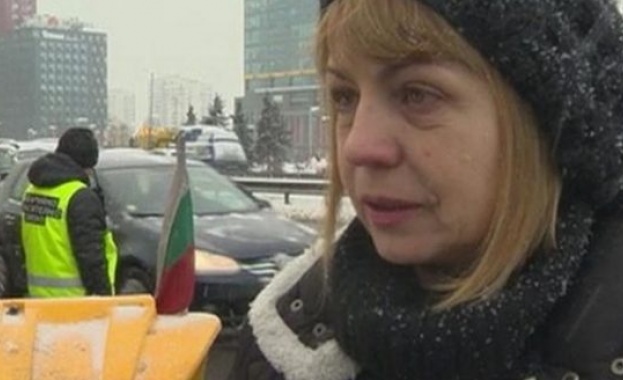 Продължава обработката срещу заледяване като работят 50 машини а 80