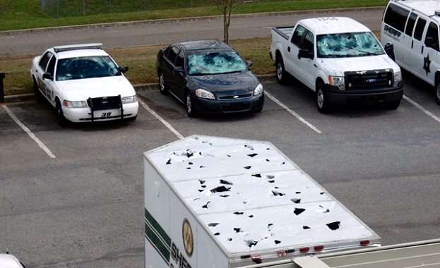 Ледени късове с диаметър до 20 см се изсипаха от