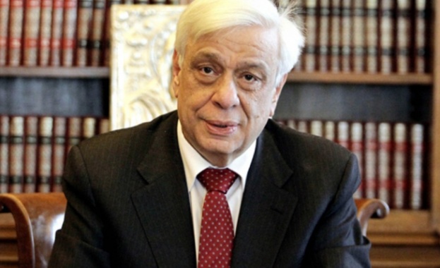 Според гръцкия президент Прокопис Павлополус решението за името с необходимите