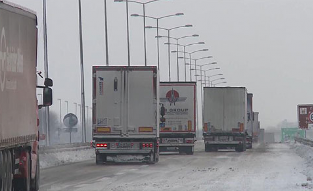 60 ТИР а са задържани и престояват 8 часа на ГКПП