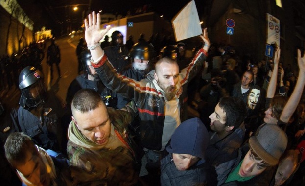Десетки хиляди хора протестираха за пореден път в Братислава и