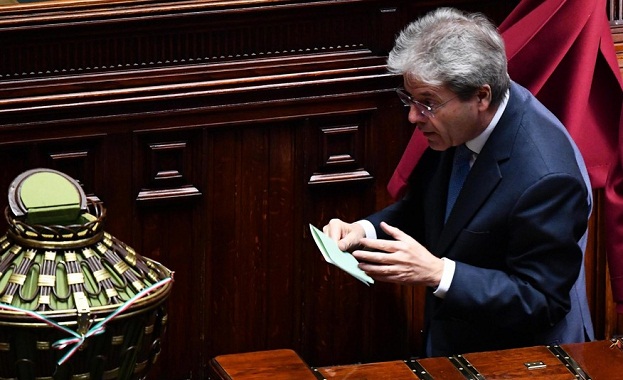 Италианският премиер Паоло Джентилони официално подаде оставка в събота вечер