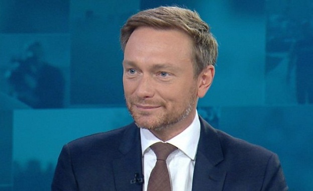 Западът трябва по активно да използва канали за диалог с