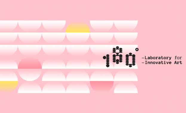 Режисьорът Ксения Равина и музикантът Александър Хаджиев работят с ученици