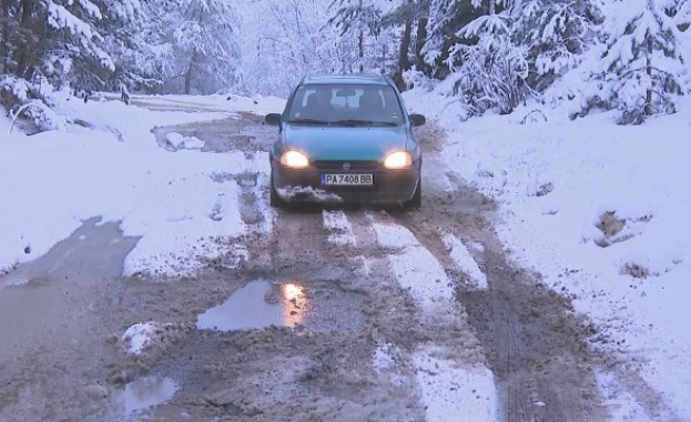 Жителите на три села до Велинград излязоха на протест заради