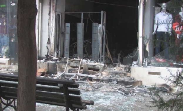 Магазин за мобилни апарати в центъра на Стара Загора изгоря
