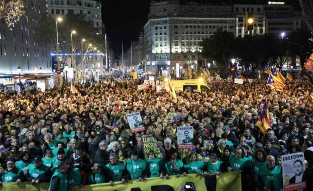 Около 50 000 души излязоха на протест по улиците на